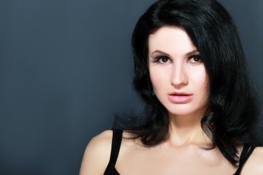 esmer kadın kılığında