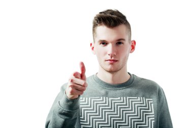 genç adam işaret parmağı