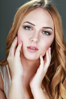 Güzel genç Avrupa kadın 