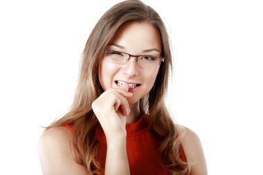 genç kadın göz kırpıyor