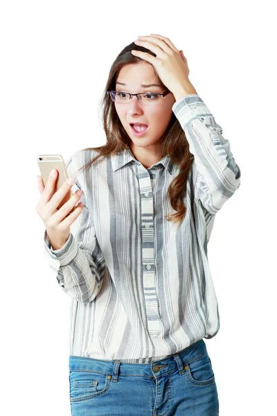 Mädchen schaut aufs Handy — Stockfoto
