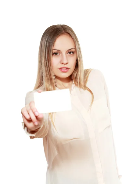 Feminino mostrando cartão de crédito em branco — Fotografia de Stock