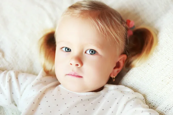 Little girl dreaming — Stock Photo, Image