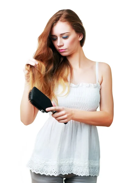 Mujer peinándose el pelo —  Fotos de Stock