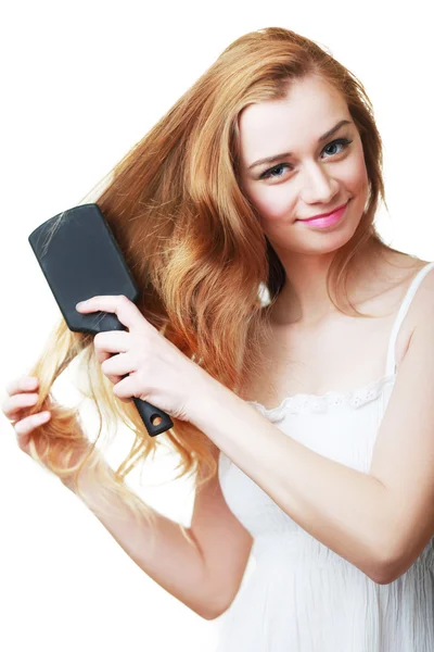 Woman combing her  hair — Stock Photo, Image