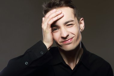 endişeli ya da having bir baş ağrısı