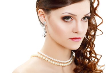 parlak bir makyaj ile gelini