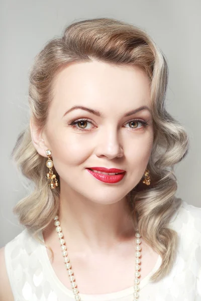 Woman in retro flapper style — Stock Photo, Image