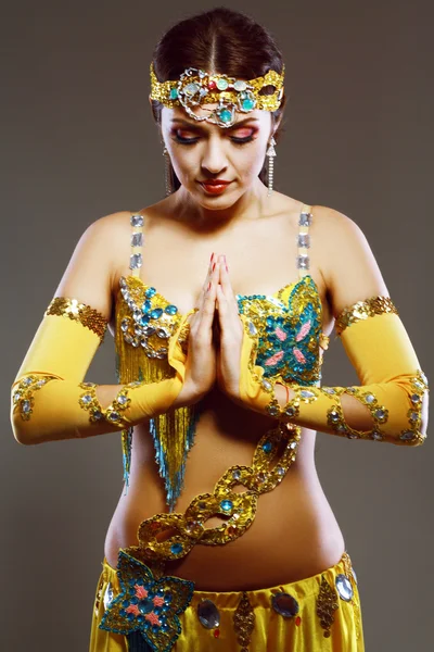 Mooie excotic belly dancer — Stockfoto