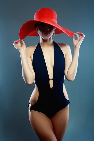 水着と sunhat の女性 — ストック写真