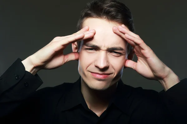 Homem preocupado ou com dor de cabeça — Fotografia de Stock