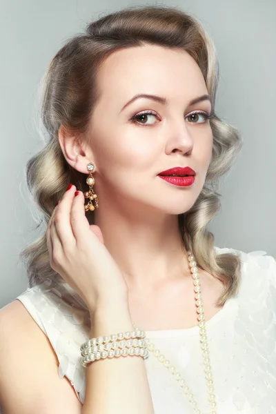 Woman in retro flapper style — Stock Photo, Image