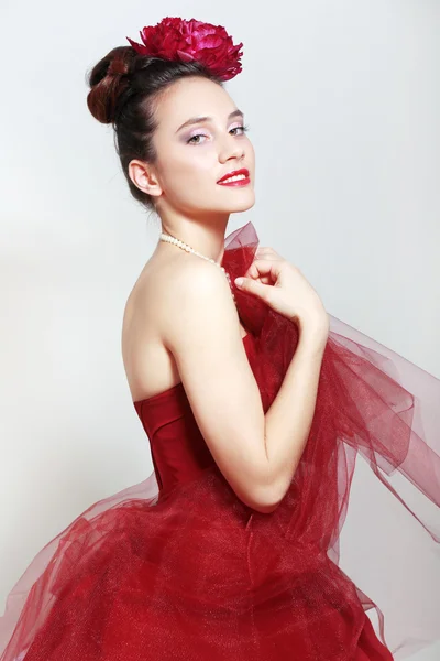 Mujer en vestido rojo —  Fotos de Stock