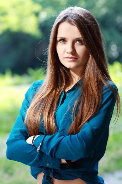 Vrouw buiten portret — Stockfoto