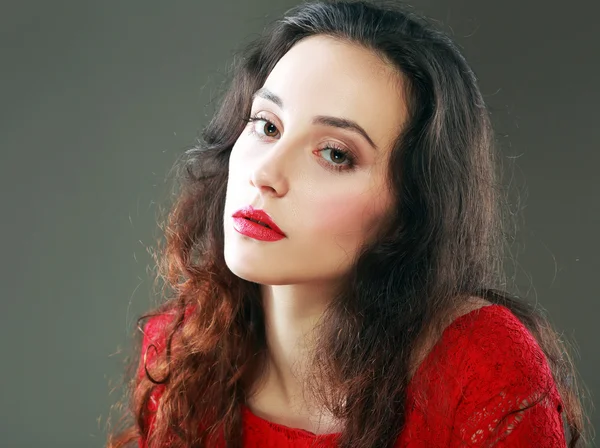 Mujer en vestido rojo — Foto de Stock