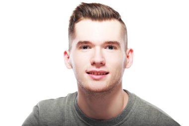 gülümseyen adam arıyorum