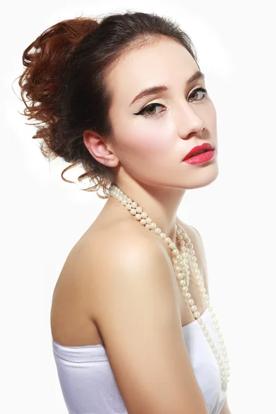 Mladá žena model s glamour červené rty — Stock fotografie