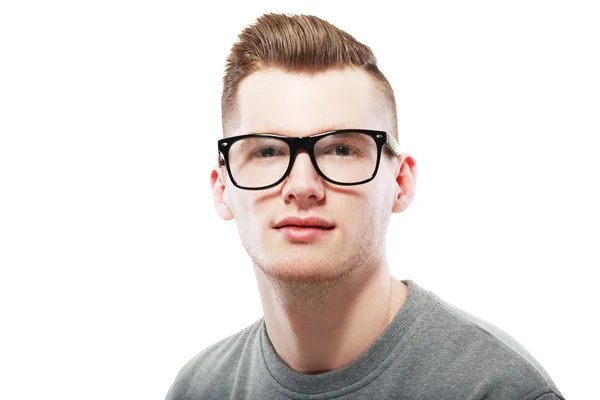 Mladý muž s brýlemi, s úsměvem — Stock fotografie