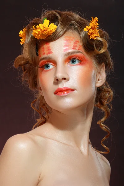 Femme avec maquillage créatif — Photo
