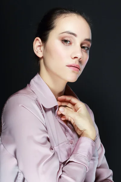 Joven mujer de negocios de pie — Foto de Stock