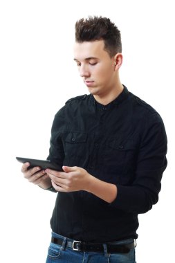 Dijital tablet kullanan adam