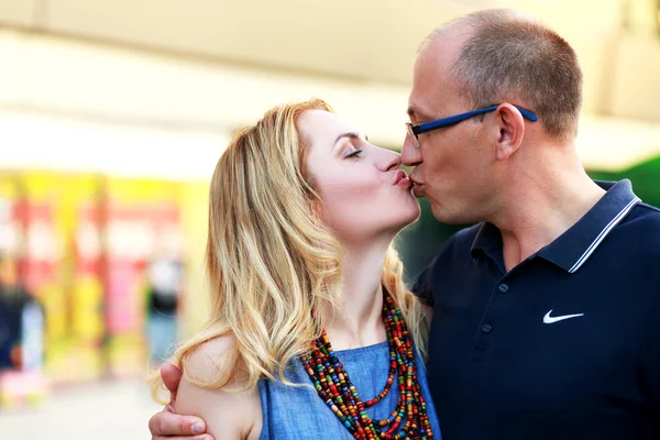 Happy young couple — Stock Photo, Image