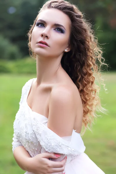 Bride in pastel pink dress — Stock Photo, Image