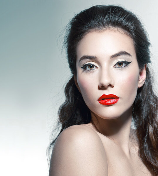  Женщина с красной помадой