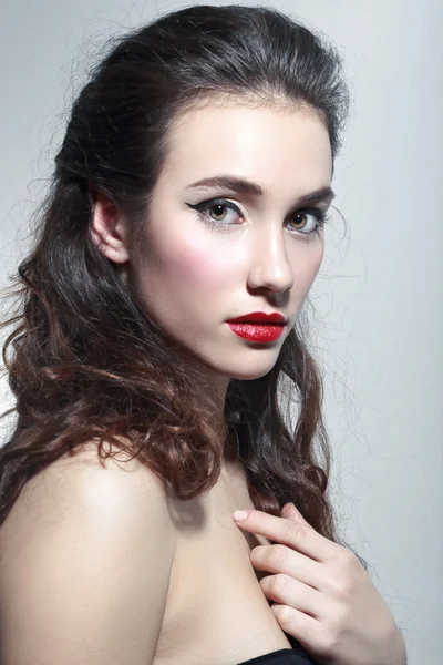 Vrouw met rode lippenstift — Stockfoto