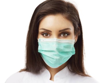 Maskeli kadın ve beyaz gömlekli doktor tecrit edilmiş.