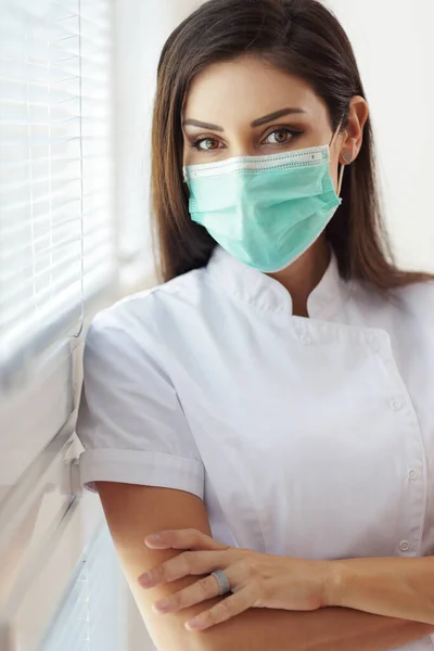 Female Doctor Mask Stand Window — Stock Photo, Image