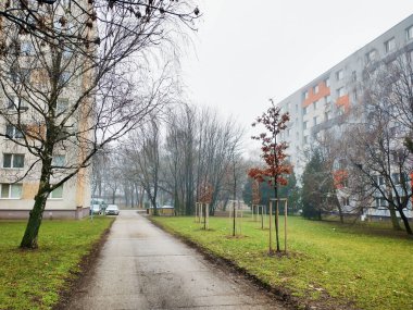 Trnava, Slovakya - Avrupa 'nın Prednadrazie kentindeki 17 Şubat 2021 Apartmanı
