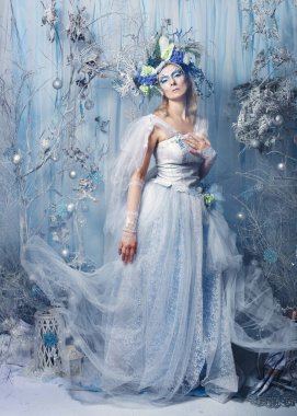 Orta yaşlı kadın model Kış Kraliçesi temalı yaratıcı fantezi