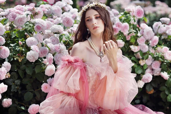 Bella Giovane Principessa Magico Giardino Rose — Foto Stock