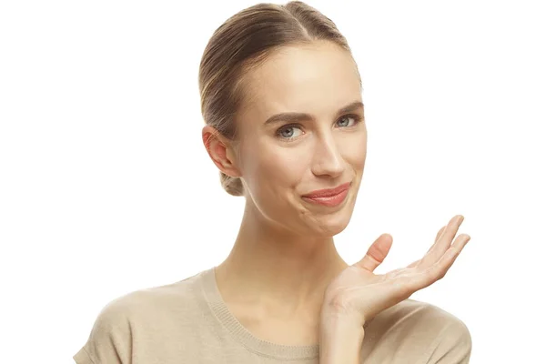 Retrato Una Hermosa Mujer Sonriente Apuntando Espacio Copia Con Palma — Foto de Stock