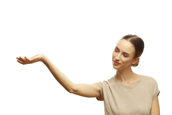 Retrato Una Hermosa Mujer Sonriente Apuntando Espacio Copia Con Palma — Foto de Stock