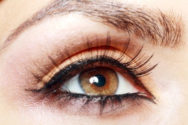 güzel göz makyajı ile