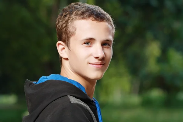 Sorridente adolescente ragazzo — Foto Stock