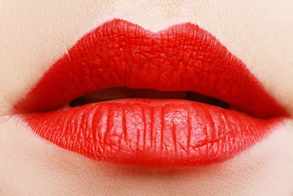 Labios rojos mate primer plano — Foto de Stock