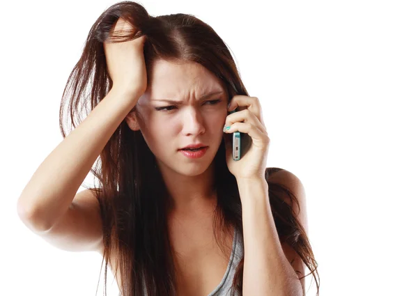 Занепокоєна жінка розмовляє по телефону — стокове фото