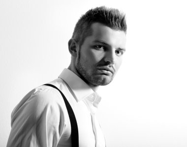 yakışıklı delikanlı.