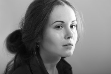 güzel düşünceli genç kadın