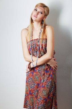 Genç hippi beyaz kız