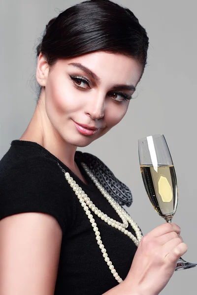 Kobieta z kieliszek do wina — Zdjęcie stockowe