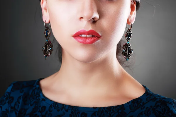 Young woman wearing an earrings — Stock Photo, Image