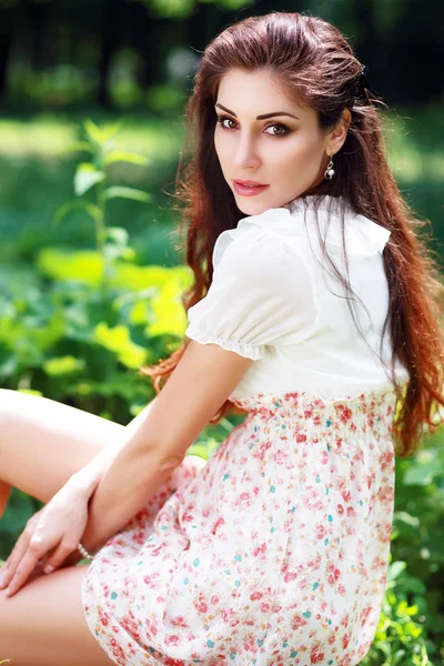 Beauty Girl in  Meadow — Stock Photo, Image