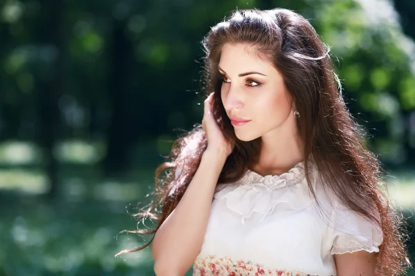 Beauty Girl in  Meadow — Stock Photo, Image