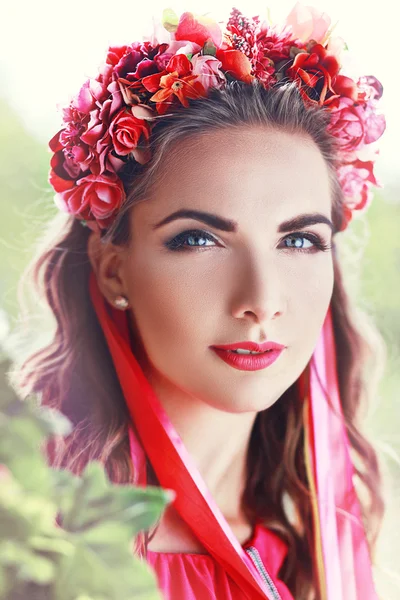 Girl in lotus flowers crown — Stock Photo, Image