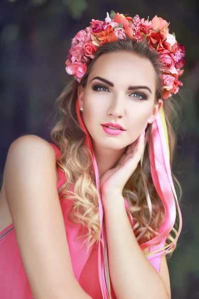 Girl in lotus flowers crown — Stock Photo, Image