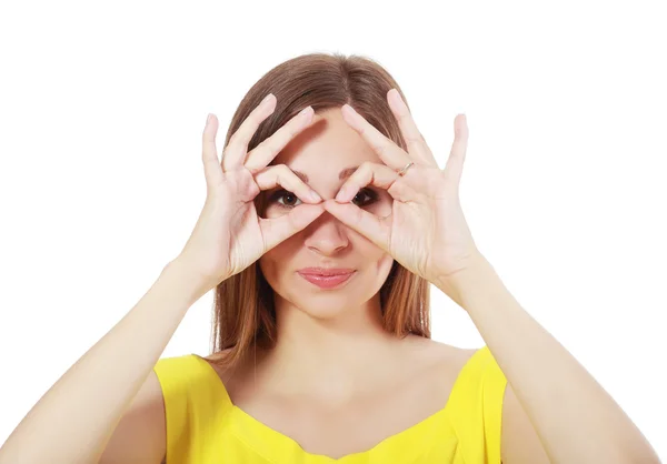 Giovane donna con binocolo immaginario — Foto Stock